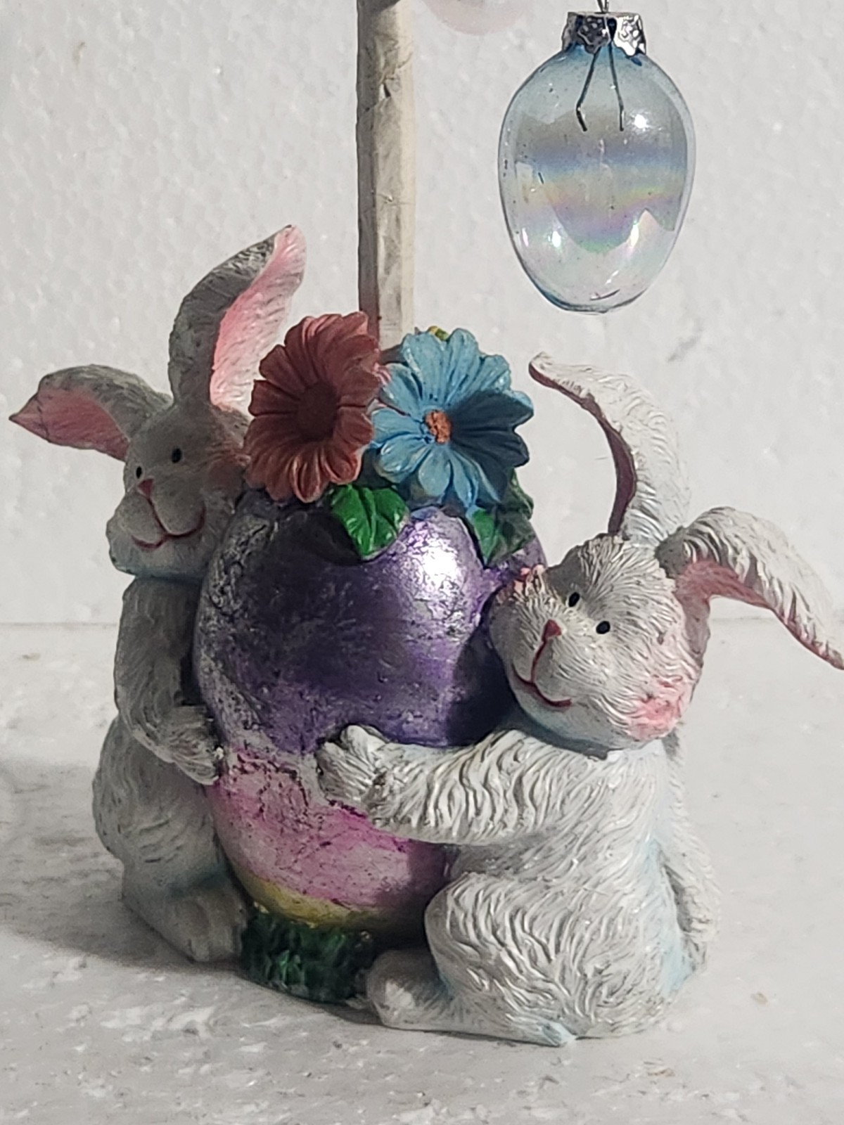 Easter Egg Tree Decoration 2 Cute Resin Bunnies Holding Egg at Base of Tree 14½”
