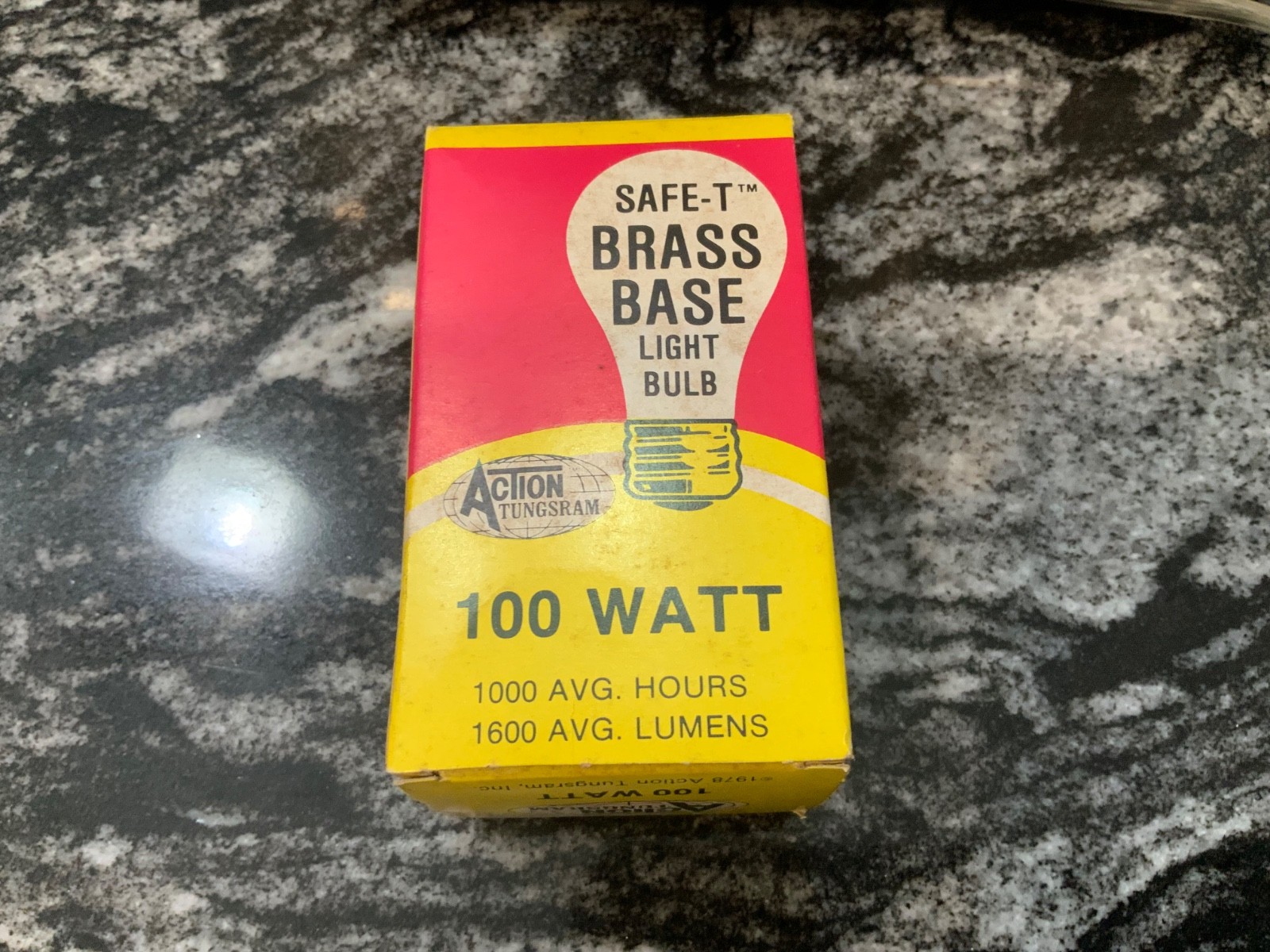 ONE Vintage 1978 ACTION TUNGSRAM Brass Base 40 WATT Safe-T LIGHT BULB Lighting