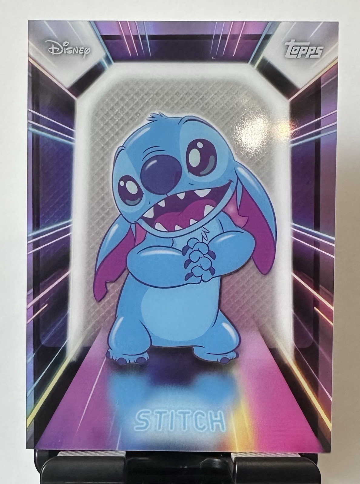 2026 Topps Disney Neon #NPL-22 Stitch Neon Lights