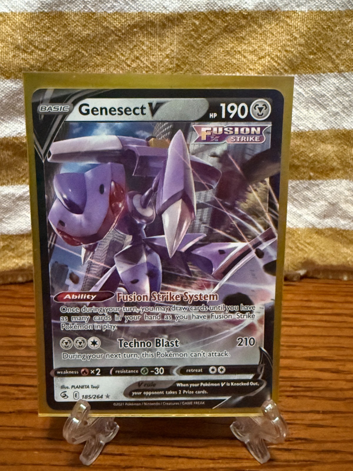 Genesect V 185/264 Swsh08: Fusion Strike Holo