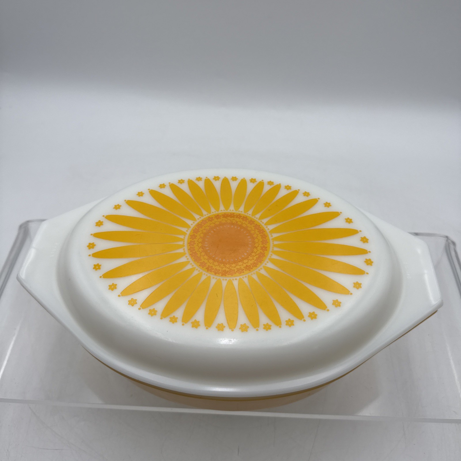 VTG PYREX Sunflower Daisy 045 2.5 quart Orange Yellow Casserole Dish w Lid