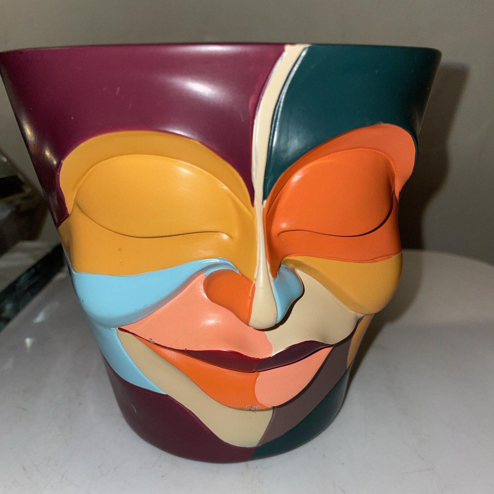Gugugo Abstract Face Planter 5.5×5-1/4” (flower Not Included)