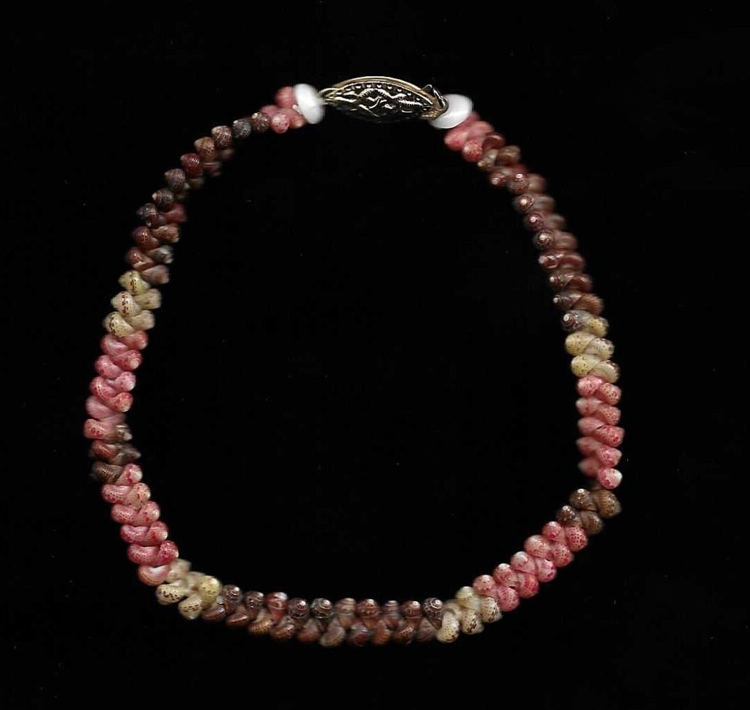 HAWAIIAN 100% NIIHAU SHELL 8 INCH KAHELELANI BRACELET