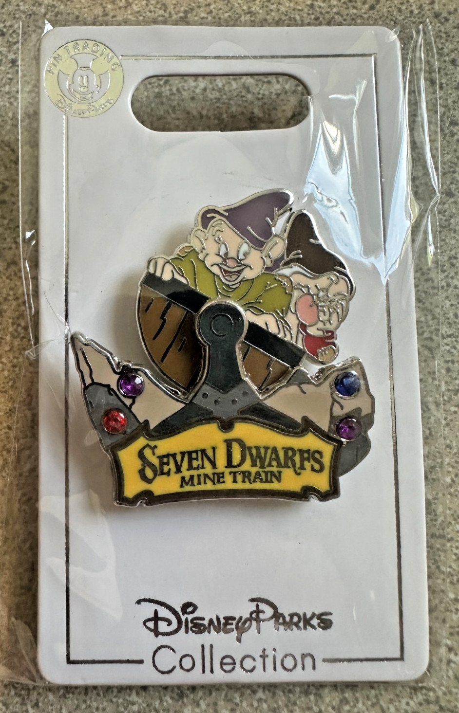 DISNEY PIN SNOW WHITE AND THE SEVEN DWARFS DOPEY & GRUMPY MINE TRAIN ROCKING