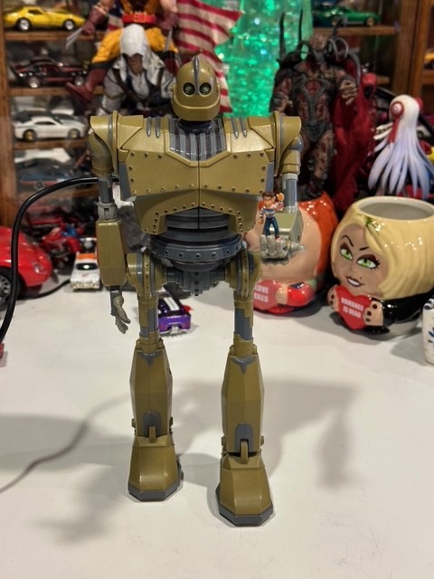 Warner Bros. The Iron Giant remote control Missile Fire Light Up Eyes Sound Rare