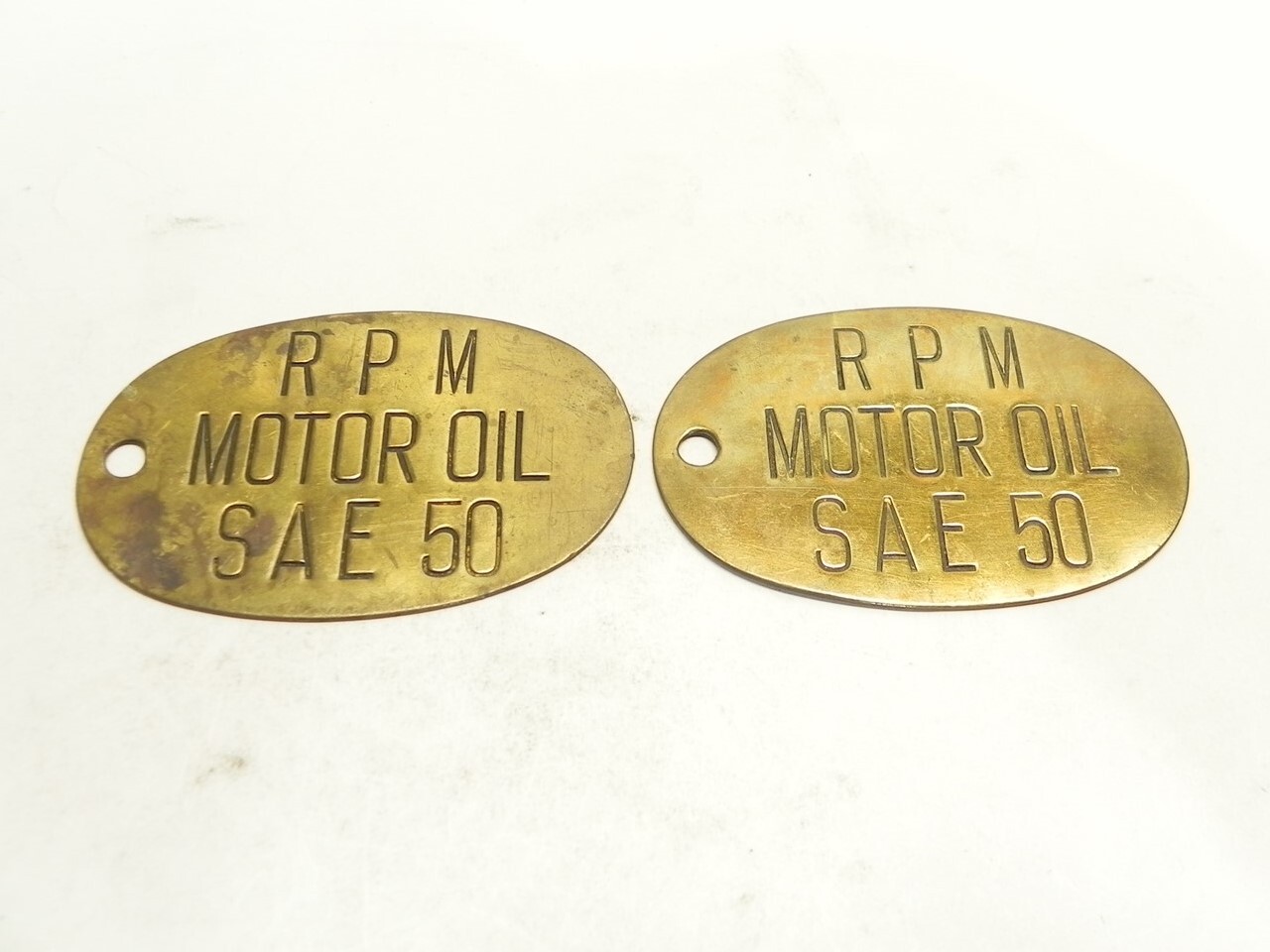 VINTAGE LOT OF 2 RPM MOTOR OIL SAE 50 BRASS PUMP TAGS 3 1/2″ PRE-OWNED USED WEAR
