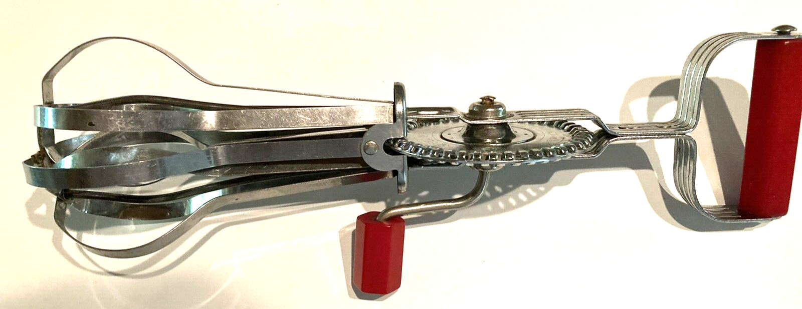 Ekco Red Bakelite Handle Hand Mixer Egg Beater Vintage Retro USA