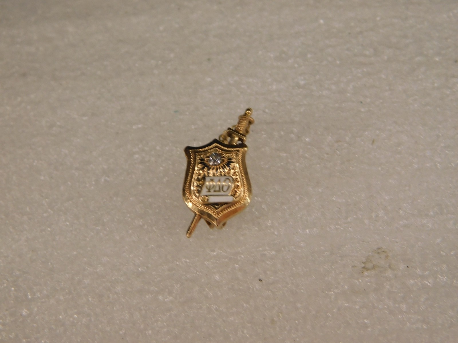 Vtg. Small 10K Gold Phi Delta Theta Fraternity Pin Badge