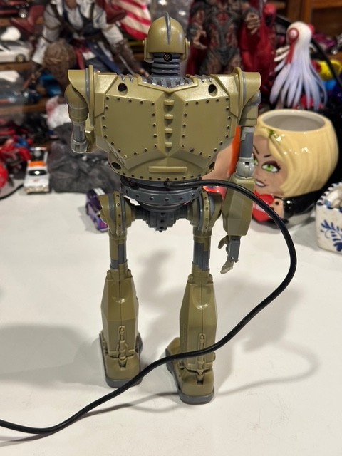 Warner Bros. The Iron Giant remote control Missile Fire Light Up Eyes Sound Rare