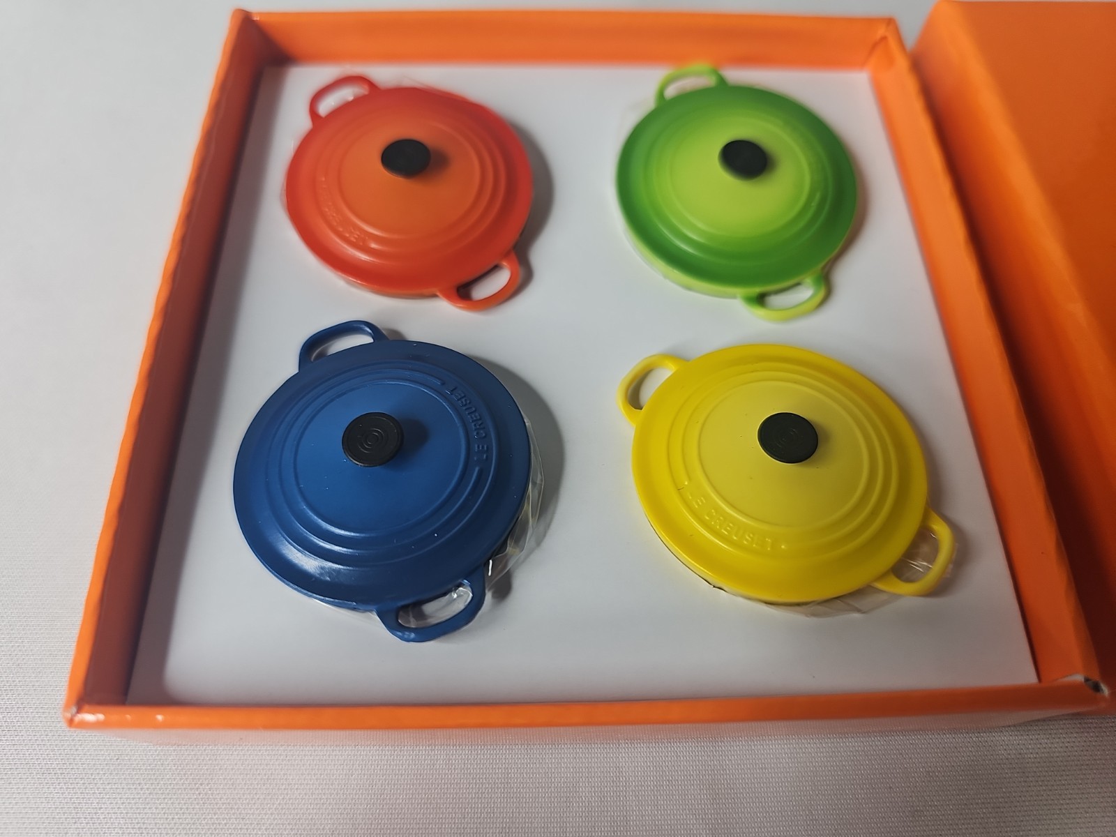 Le Creuset Miniature Fridge Magnets Red Yellow Blue Green Dutch Ovens in BOX