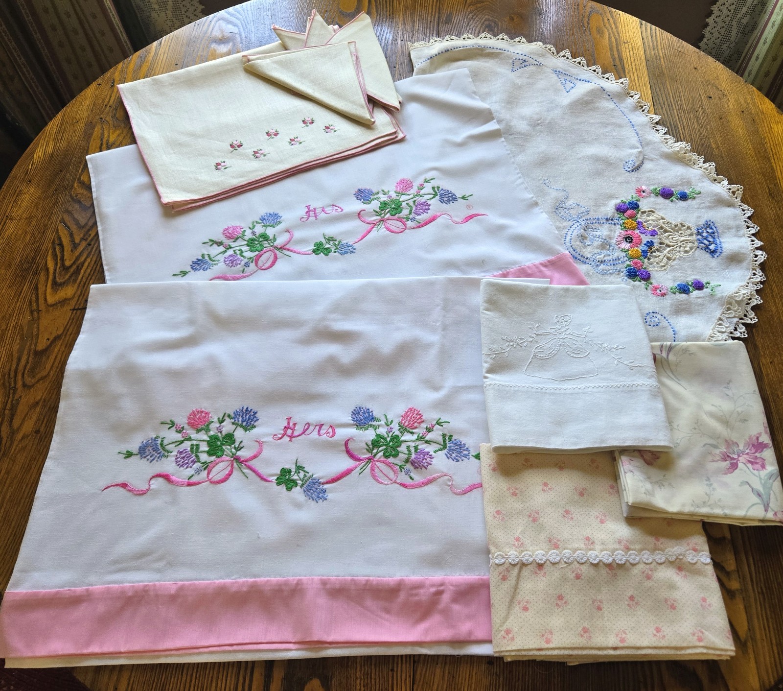 Vintage MIX LINEN LOT floral embroidery PILLOWCASES doily PLACEMAT Set NAPKINS