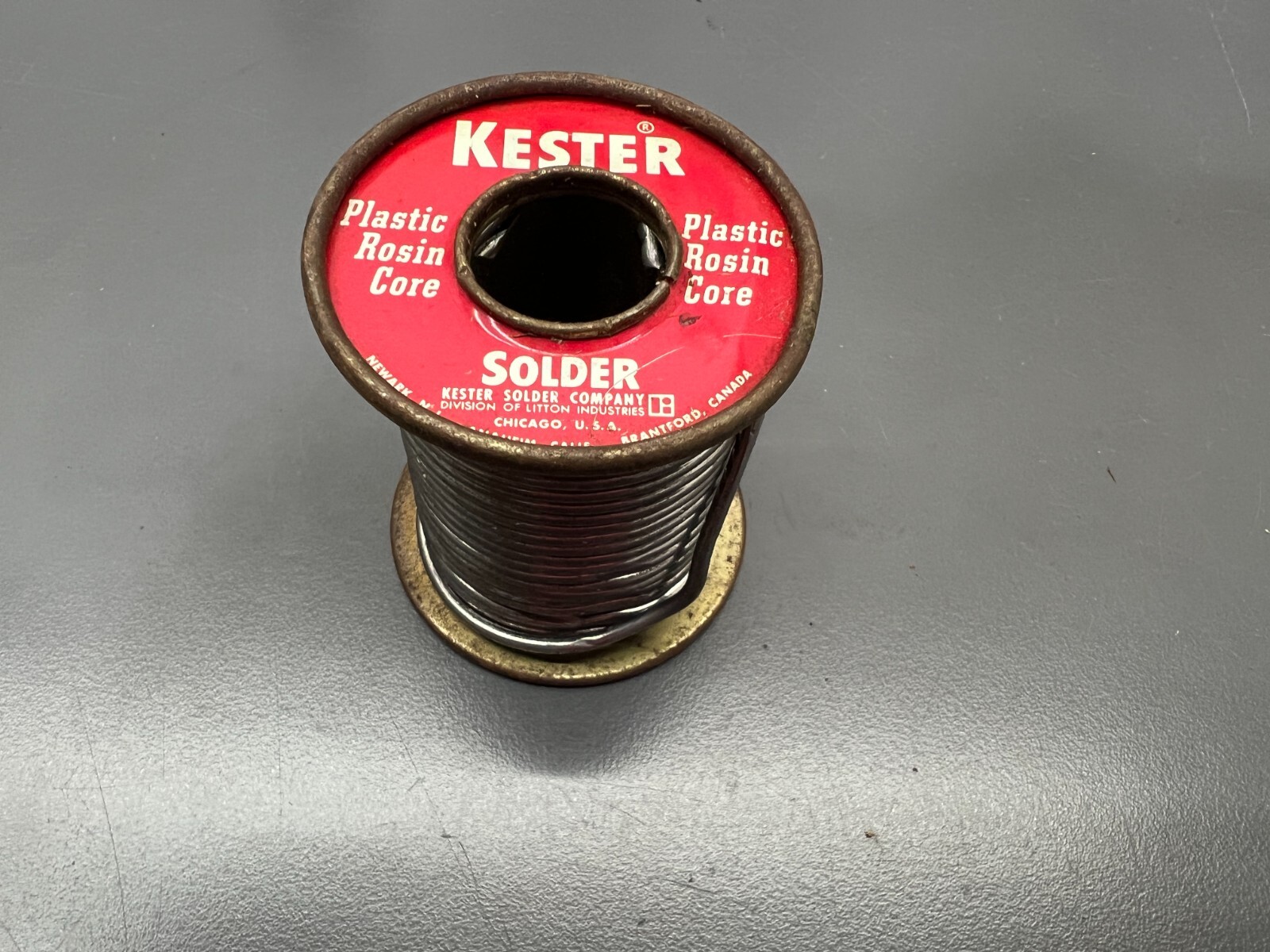 VINTAGE KESTER PLASTIC ROSIN CORE SOLDER .093 DIA – 12.3 OZ – USA