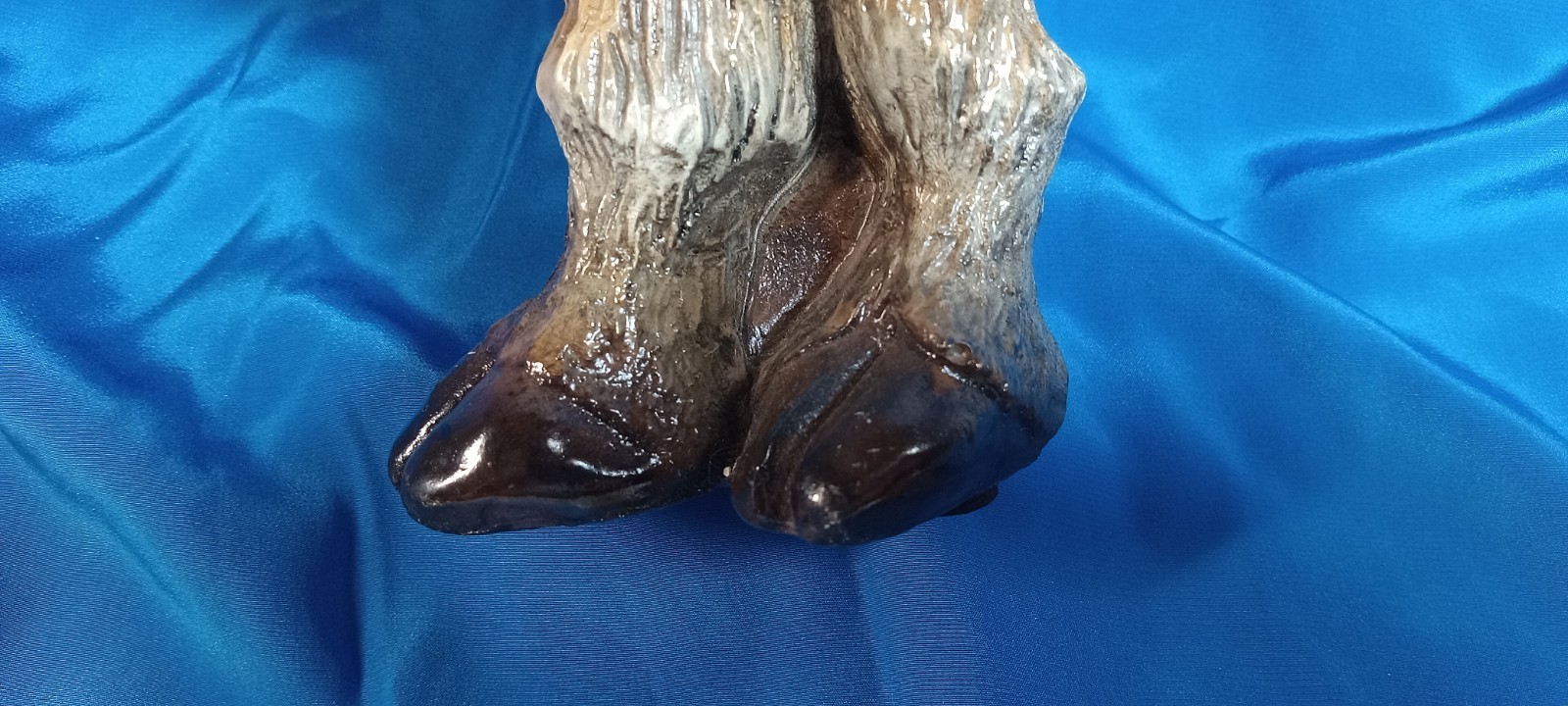 John Raya LAMA Figurine Signed 2000 ON HEAL AND ON RUMP