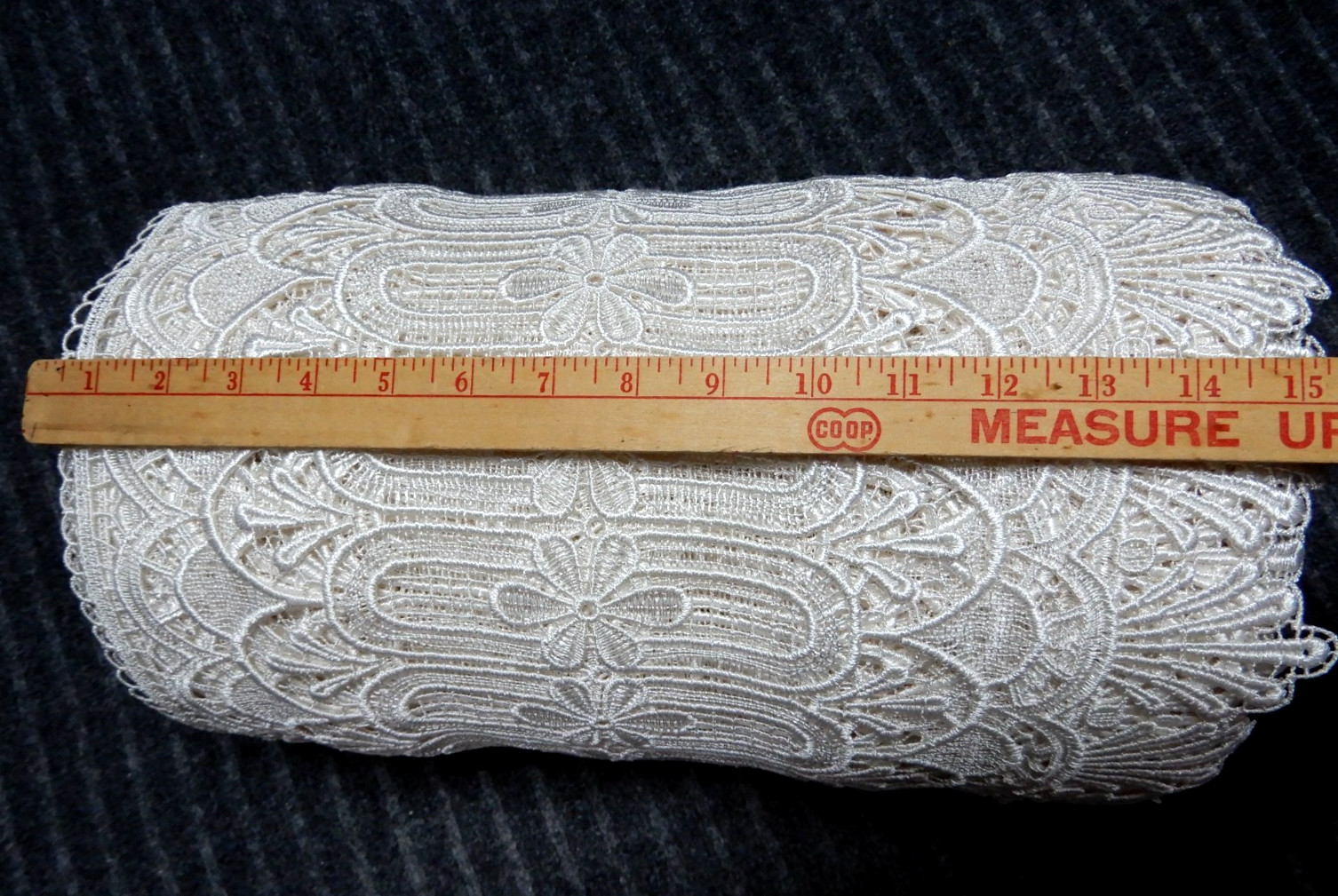 Ivory Lt Cream Guipure Lace 16″ Wide X 2 yards Floral w/Scalloped Edge NEW