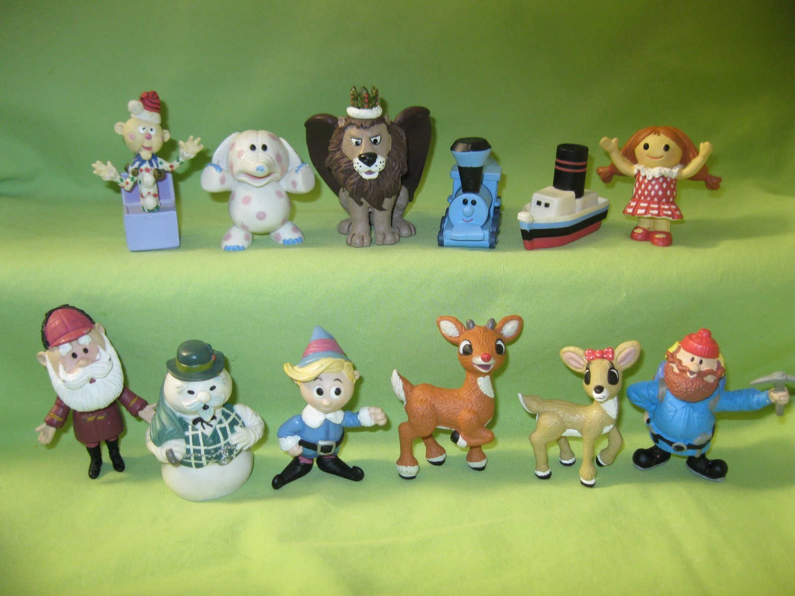 Playing Mantis ISLAND OF MISFIT TOYS Rudolph 12 FIGURES Moonracer Elephant Doll+