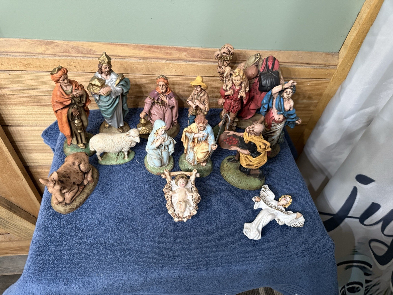Vintage Atlantic Mold Ceramic Christmas Nativity Scene Handpainted 14 Piece Set.