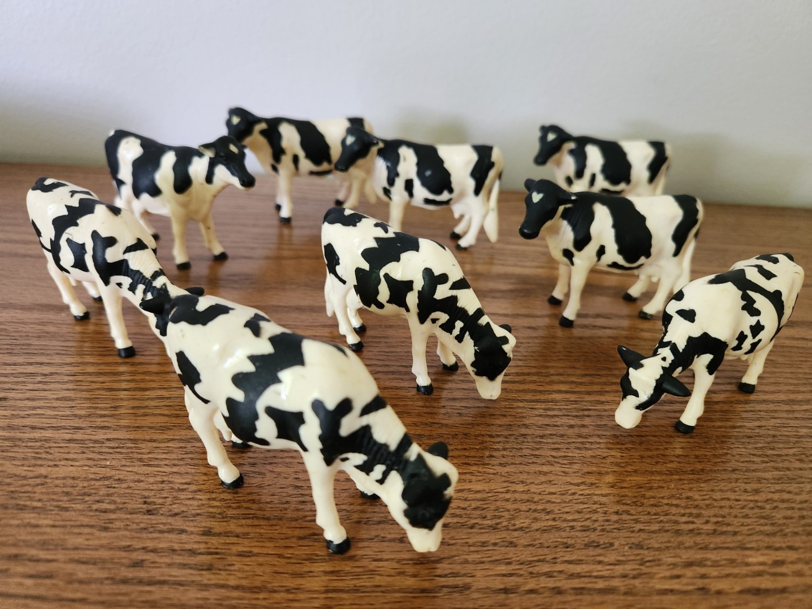 Set of 9 Vintage ERTL Holstein Dairy Milk Cow Farm Toy 3″ Figures