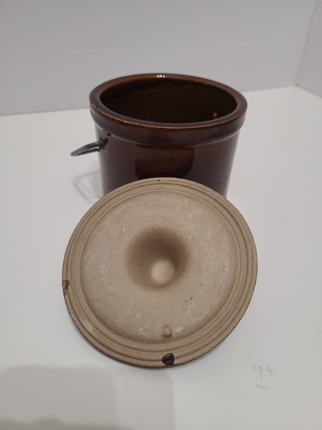 Vintage Brown Stoneware Cheese Butter Crock With Wire Bail Lid Closure no chips
