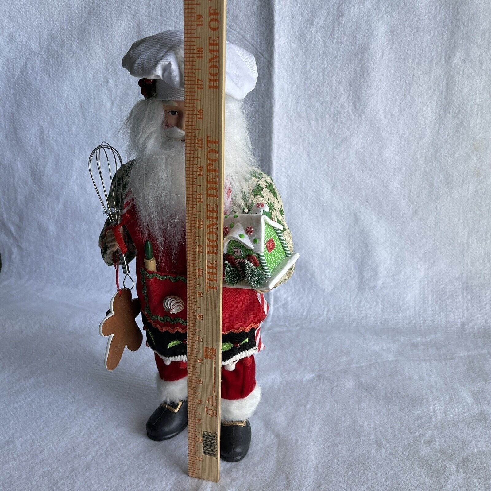 Santa Baker Figurine North Pole Trading Co Christmas Cheer Gingerbread House 19″
