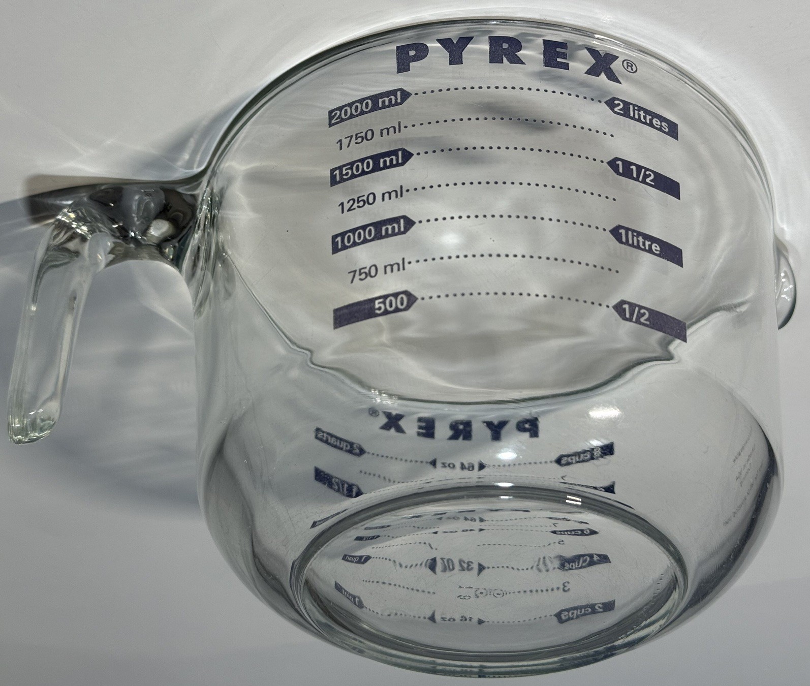 PYREX 8 Cups 64 Oz 2 Quarts Blue Lettering Measuring Cup 2000 ML 2 Litres