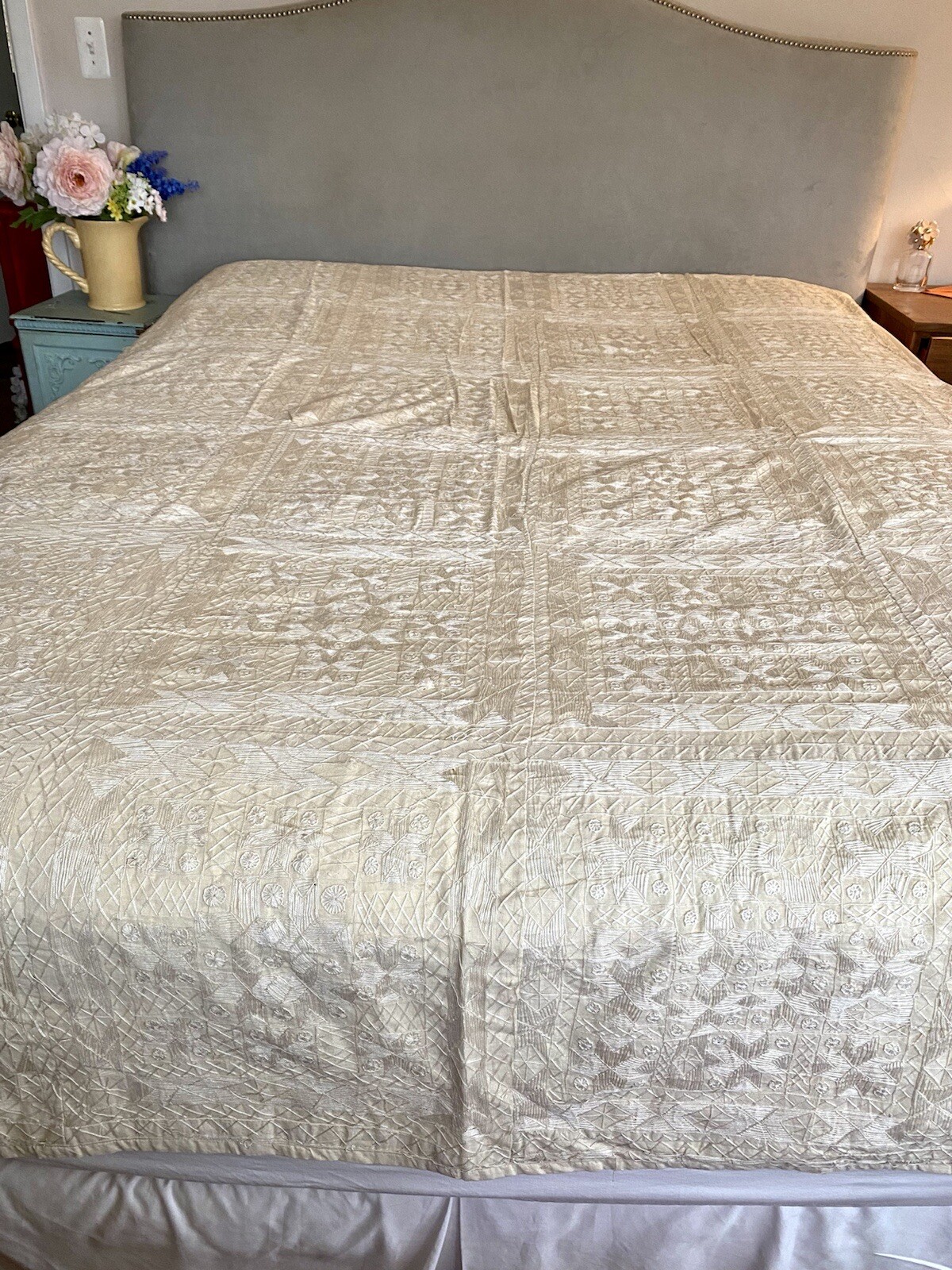 VTG Folk Art Style Cotton Bedspread Coverlet Hand Embroidered Cream Twin 60×90
