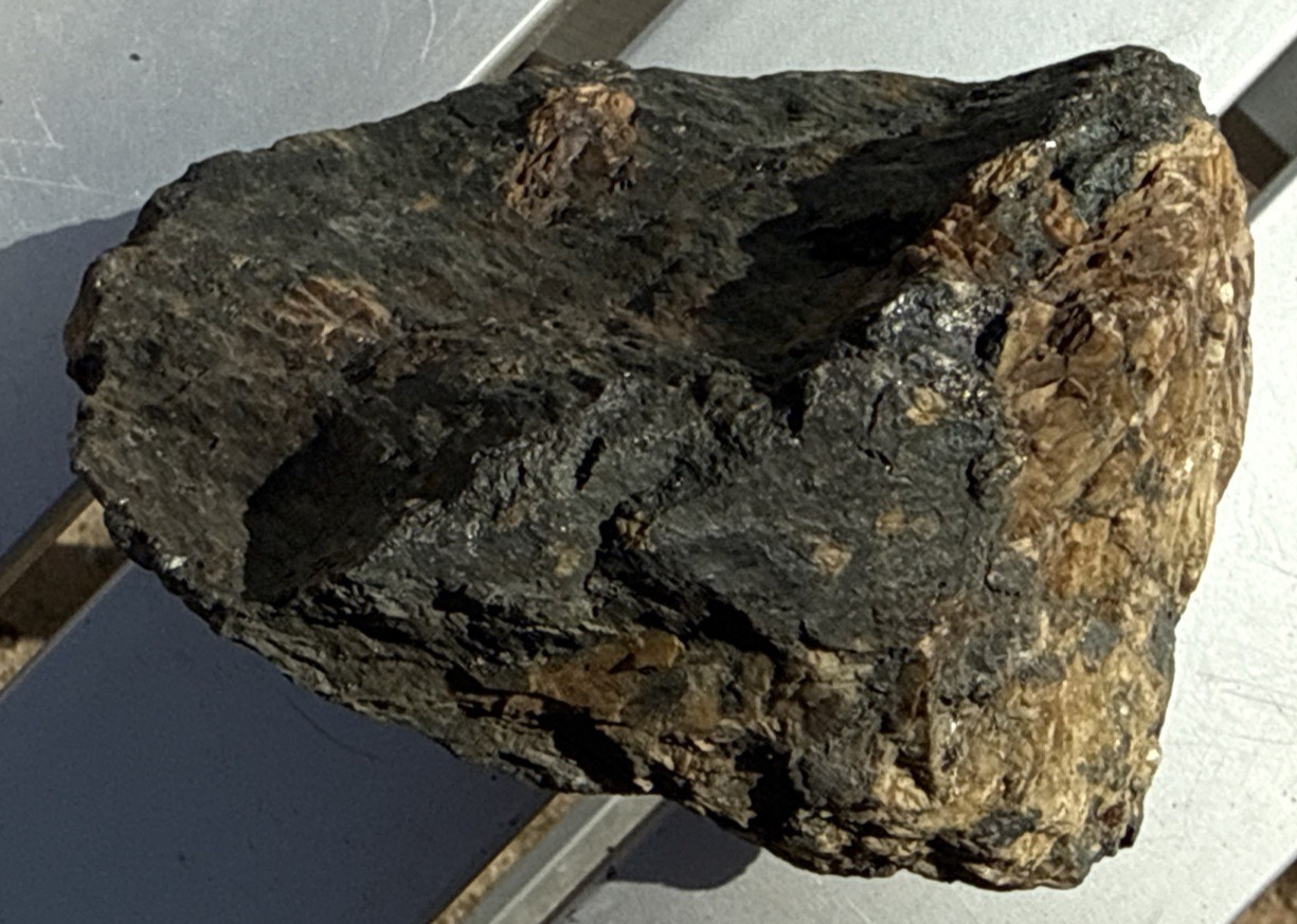 Hematite Rough 2 lbs 13 oz very nice piece for cabbing