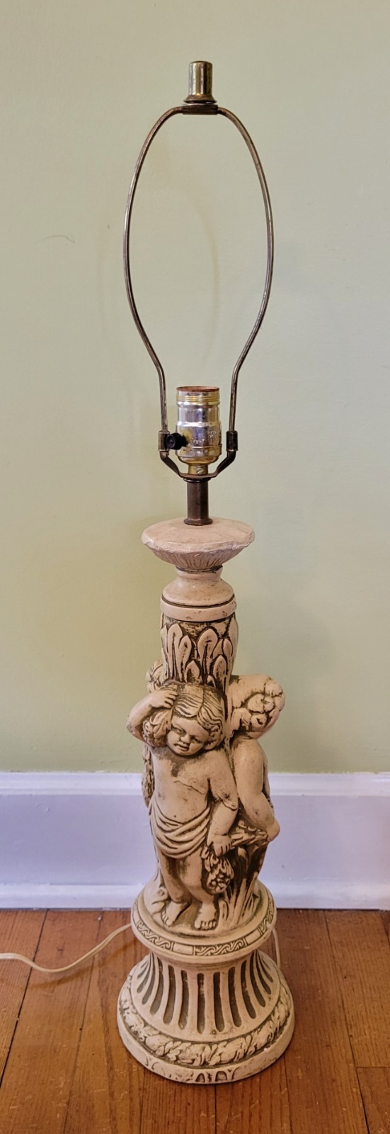 Vintage 1950s Neo-Classical Putti 3 Cherubs Chalkware Table Lamp Works