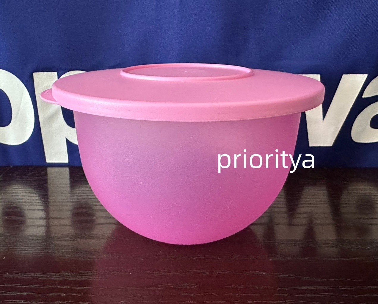 Tupperware Small Impressions Serving Salad Bowl 5.5-cup / 1.3 L Sakura Pink New