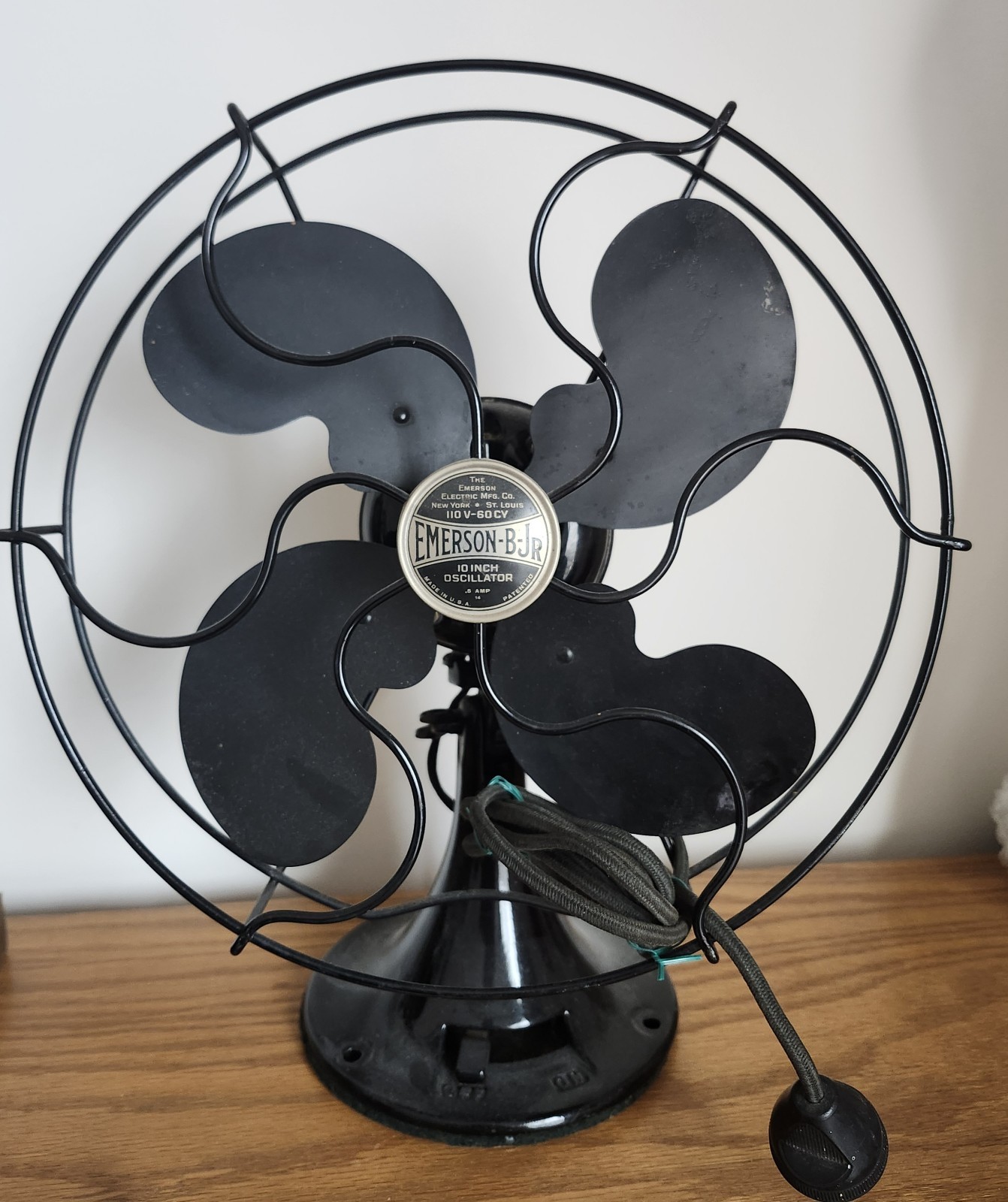 WORKING Antique 1930s Emerson B-Jr 10 Inch Oscillator Fan Amazing Shape