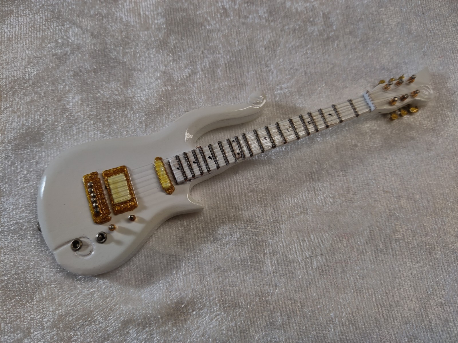 PRINCE 1:6 MINIATURE 15cm REPLICA 6″ WHITE 🤍 CLOUD DOLL FIGURE GUITAR DISPLAY
