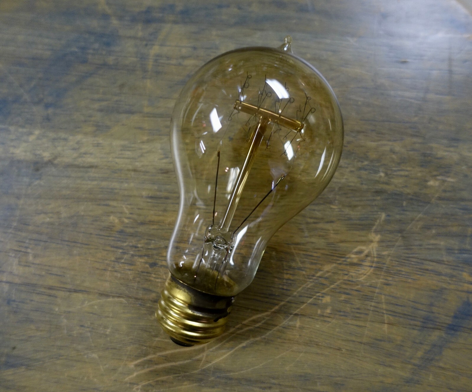 Edison Globe Light Bulb, 25 watt Quad Loop Filament Vintage Reproduction A19