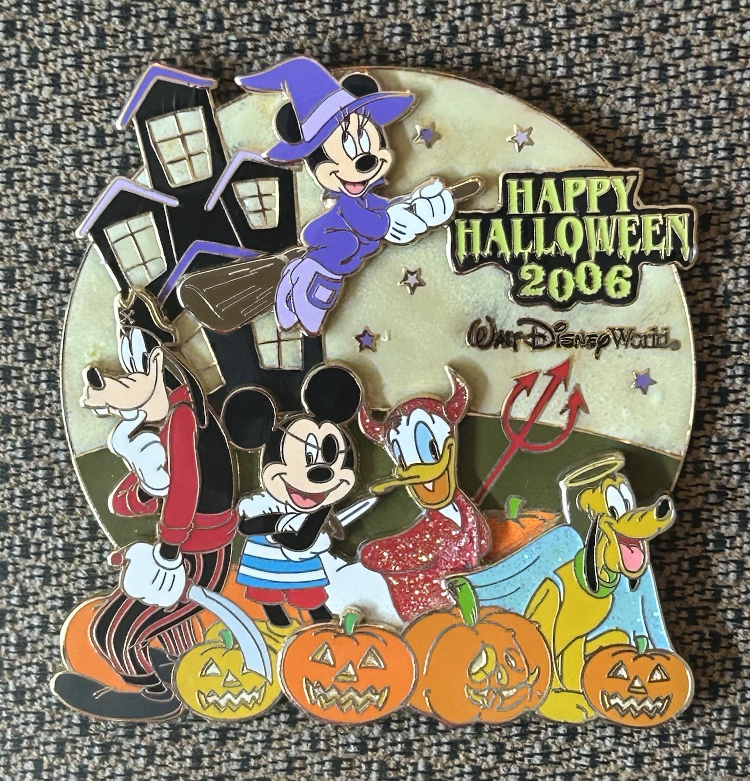 Disney WDW Halloween 2006 Jumbo Pin Mickey Minnie Goofy Donald Pumpkins LE 750
