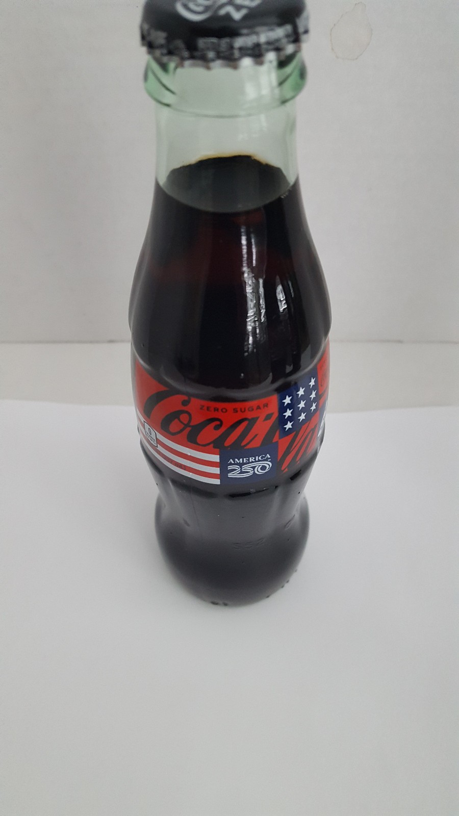 CoCA-COLA ZERO America 250 Years FULL Glass Bottle 8oz Stars & Stripes 2026