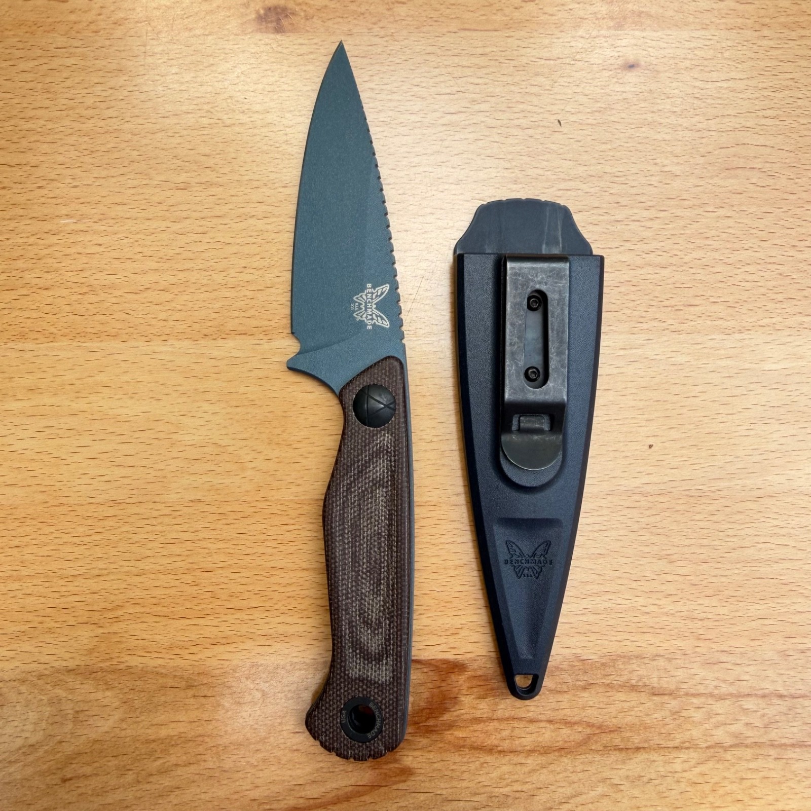 Benchmade Dacian 203BT-01 Fixed Blade 3.54″ Blue Cerakote Brown Canvas Micarta