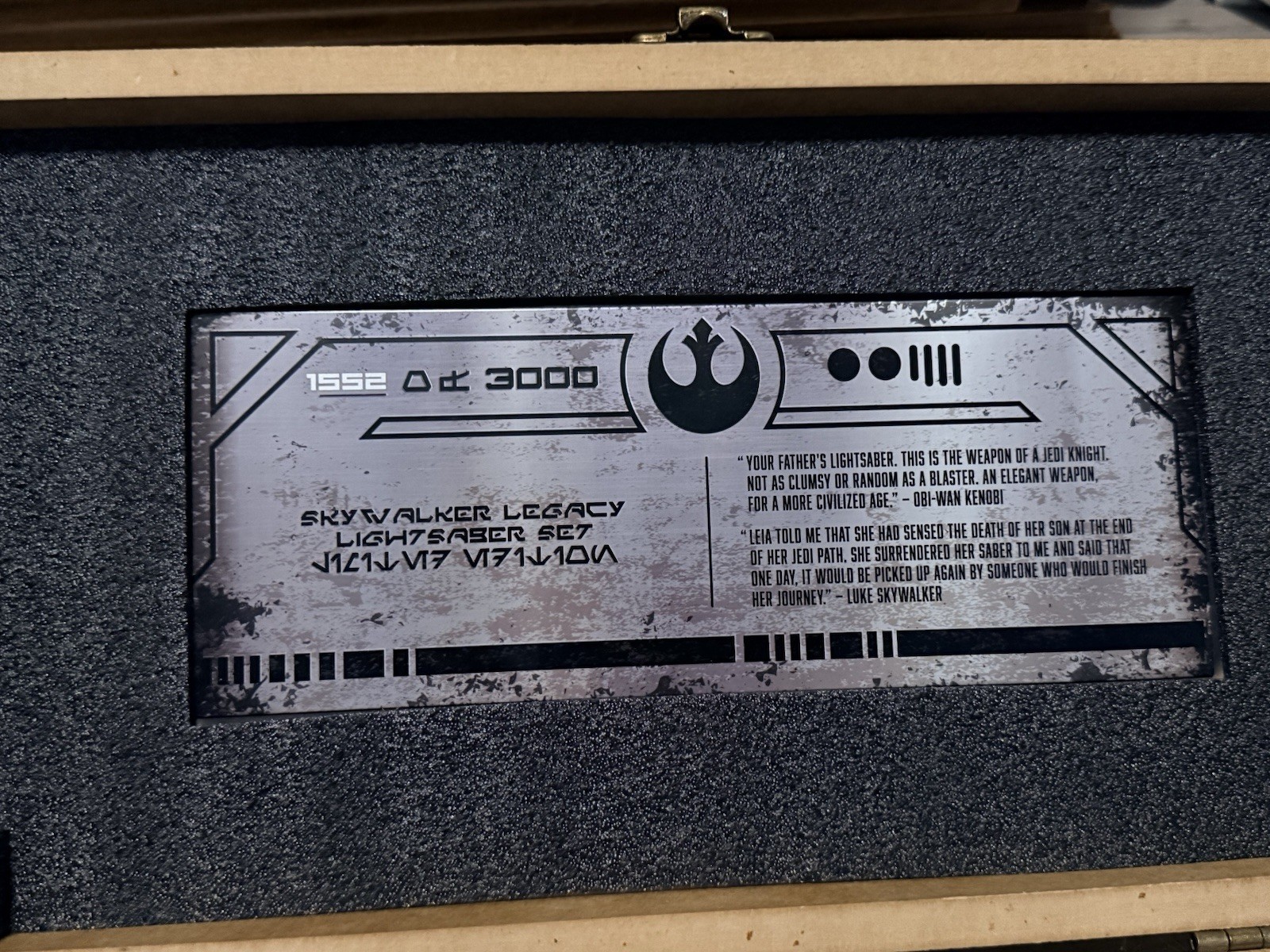 Skywalker Legacy Lightsaber Set Case – Luke and Leia lightsaber collection
