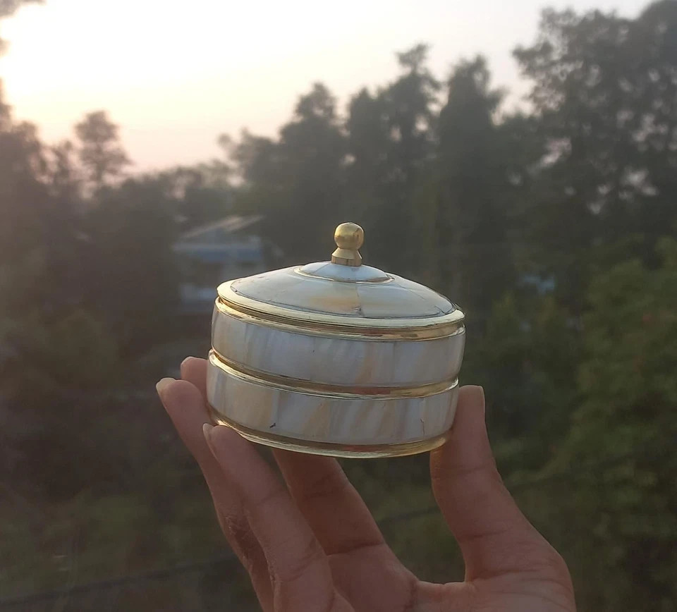 2.75″ Classy Brass Trinket Box Shell Mother of Pearl Jewelry Souvenir Gift Women