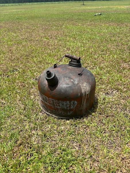 Vintage Eagle Red 2 Gallon Galvanized Vented Gas Can Old Style Wood Bail Handle
