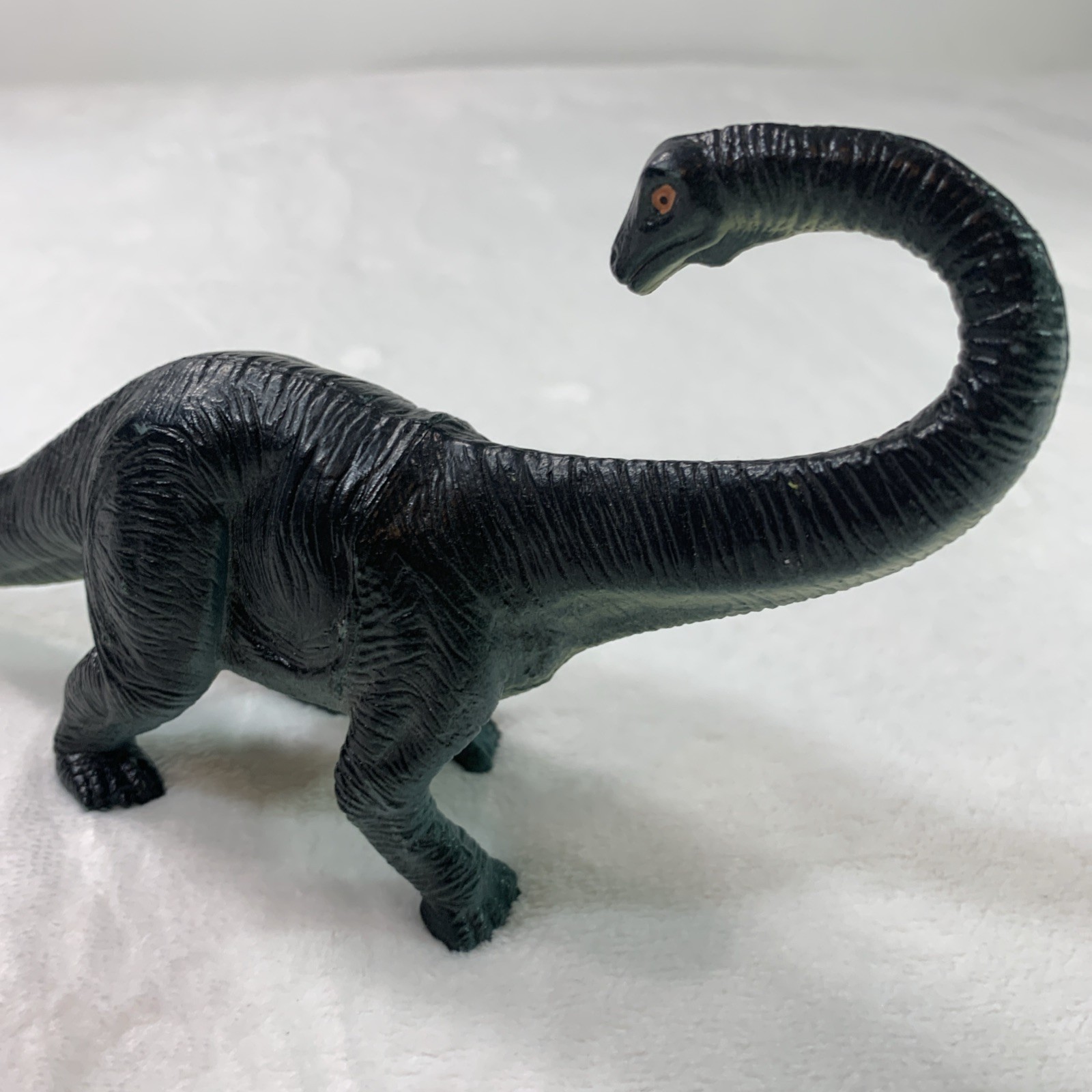 TM – 7″ Plastic Apatosaurus Dinosaur Figure – 1072-P1 – 2000 Collectible Toy
