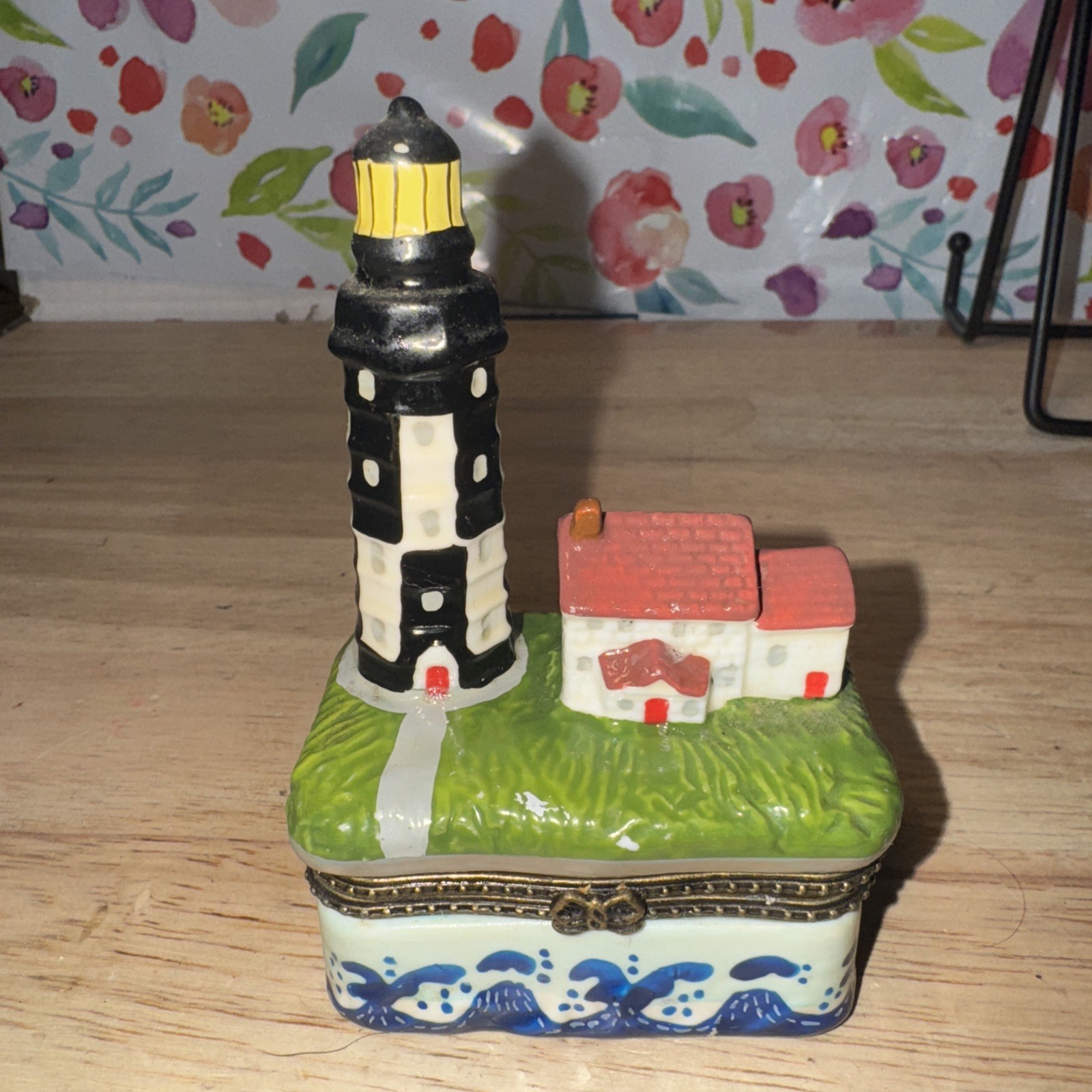 Vintage Hinged Porcelain Trinket Box Seaside Scene Lighthouse Shore House!!