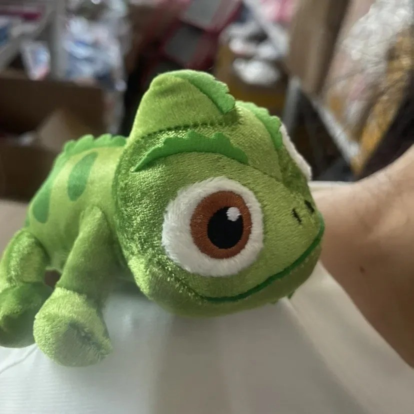 New Parks PASCAL SHOULDER PLUSH DOLL Rapunzel Tangled Magnet Magnetic HOT