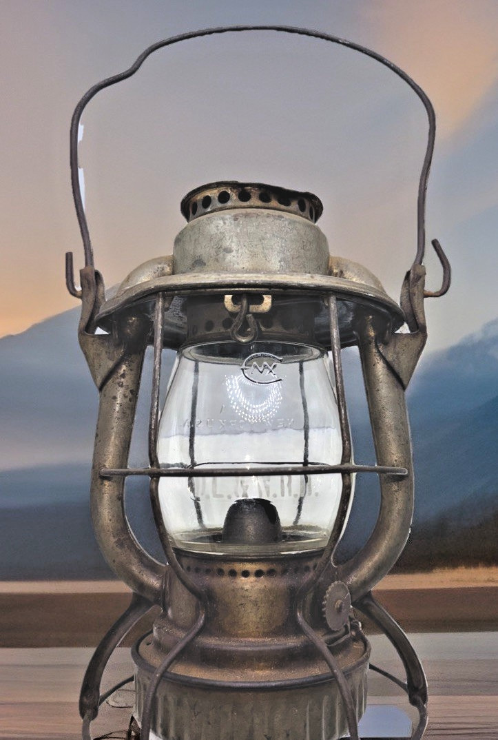 Vintage D.L. & W. Railroad Lantern Dietz Vestal NY Delaware Lackawanna & Western