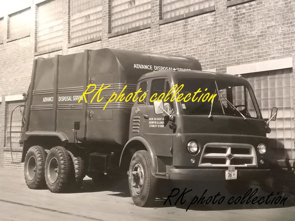 REPRINT PHOTO ADVANCE DISPOSAL GARBAGE TRUCK IN ILLINOIS UNK DATE + FREE SHIP