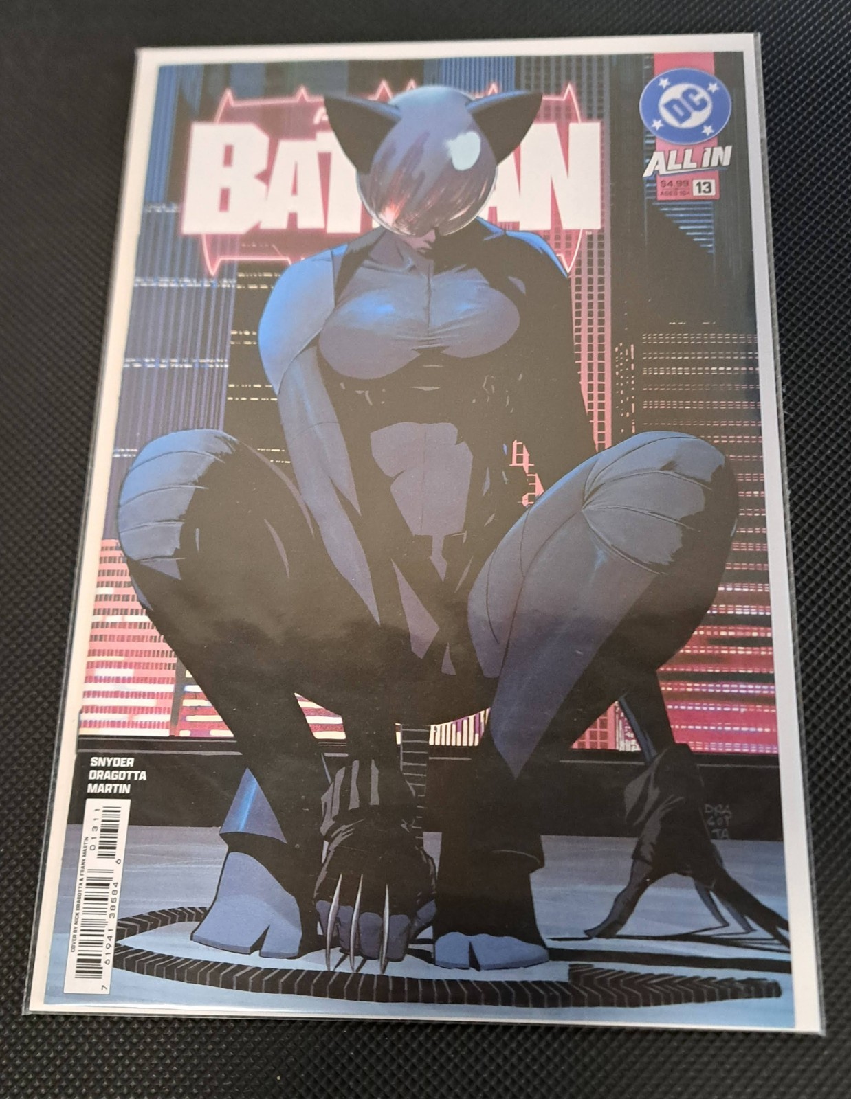 Absolute Batman comic lot, 1st Prints, 3, 9, 11, 12-17, Annual 1, Arkham