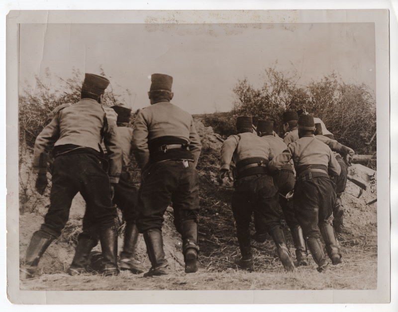 1914 Turkish Turkey Soldiers in Action Original 6.5×8.5 Original News Photo #3