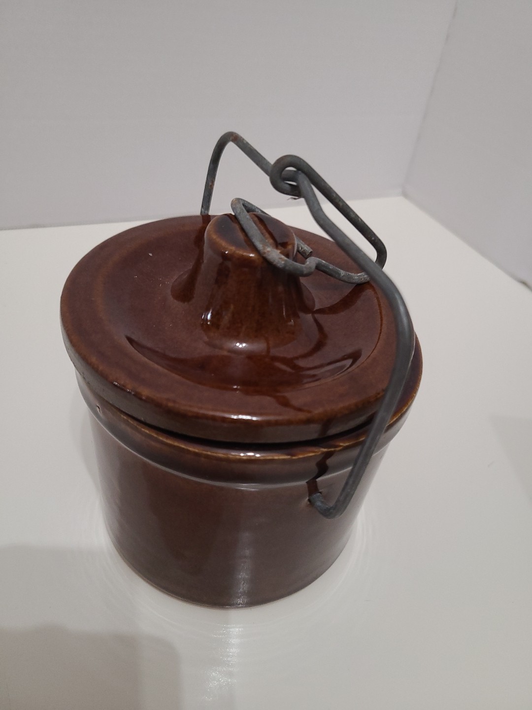 Vintage Brown Stoneware Cheese Butter Crock With Wire Bail Lid Closure no chips