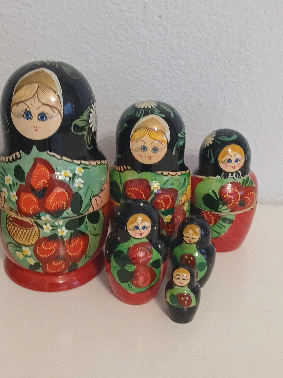8″ Vintage Hand Painted Russian Matryoshka 6 Piece Nesting Dolls Collectible