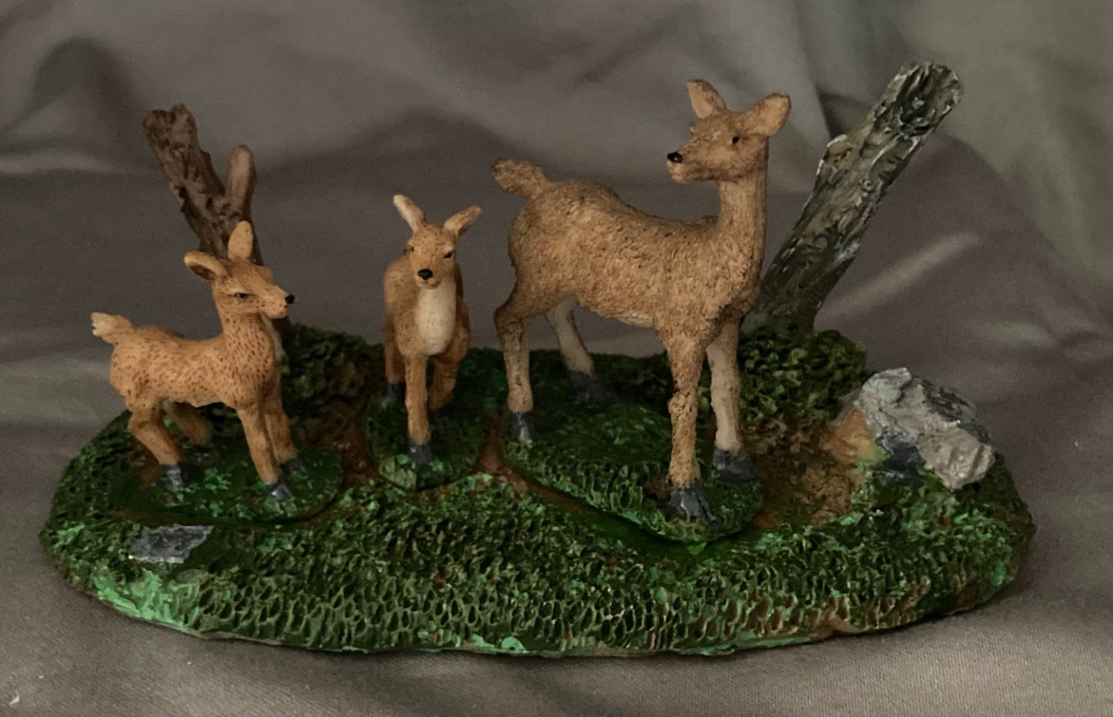 Lemax Christmas Village A Doe and Her Fawns Table Accent Figurine 2009 #93741