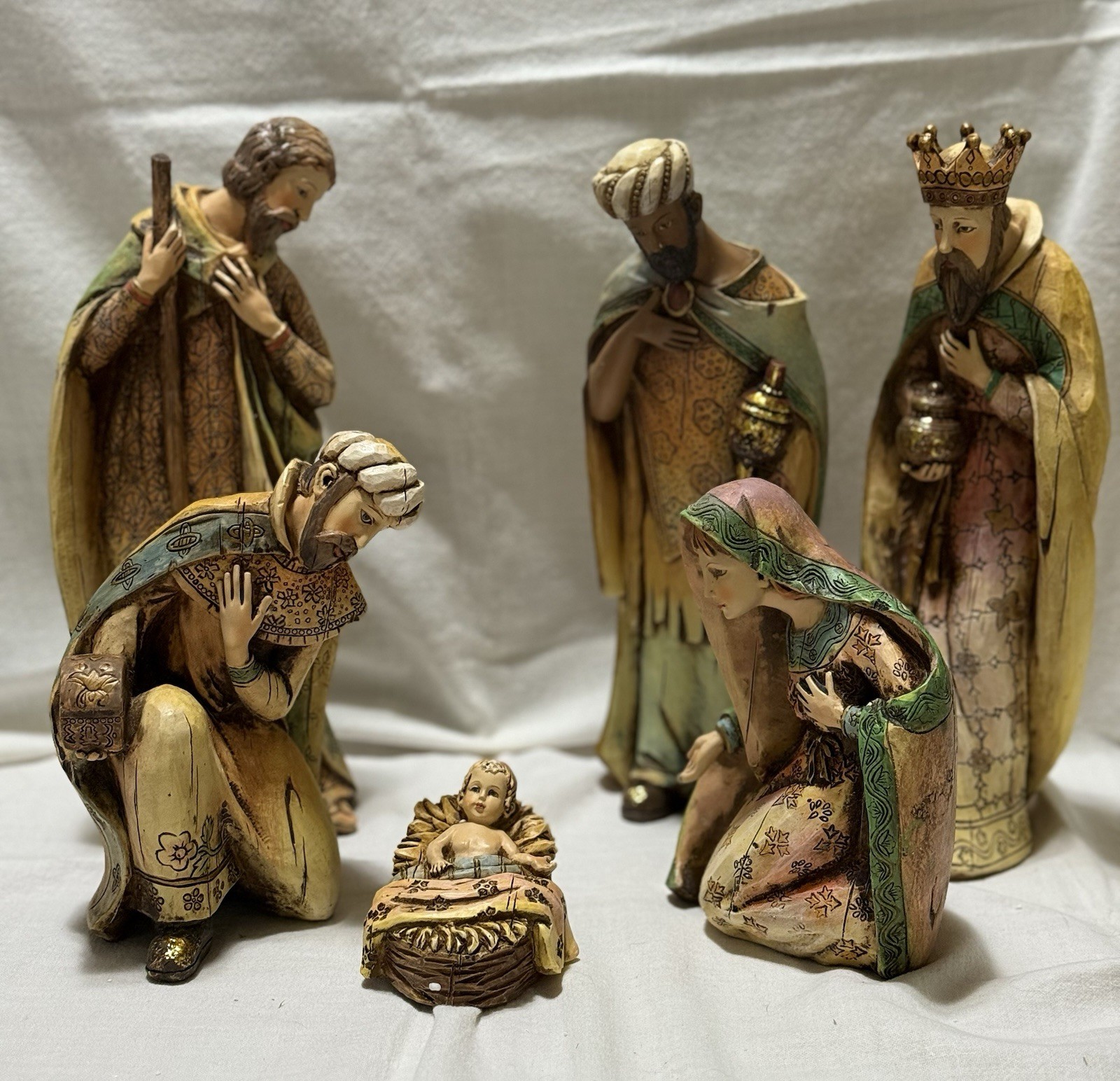 2006 Embossed Resin 6 Piece Nativity Set Intricate Design