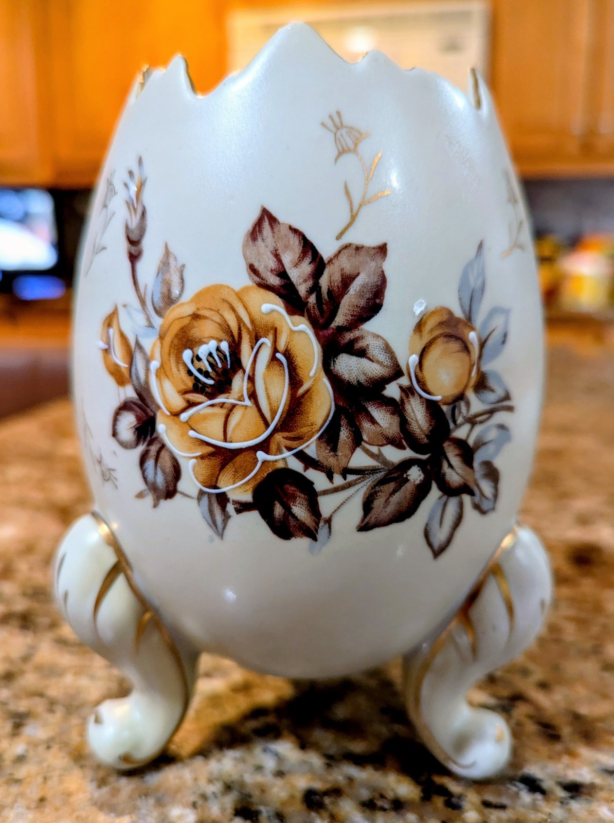 Vintage Napcoware Porcelain Cracked Egg Vase with Roses and with Gold Trim 6″