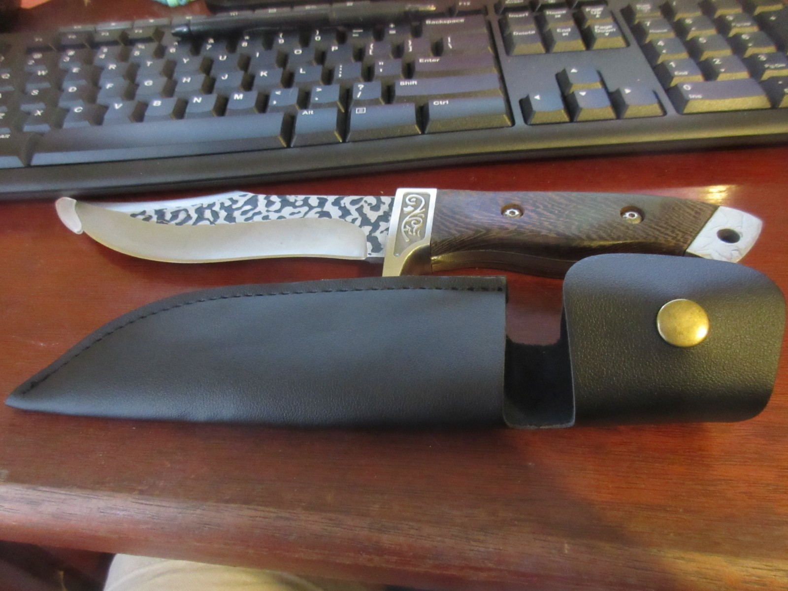 Hunting Knife 10.5 in With Leather Sheath Wooden Handle 6″ Blade
